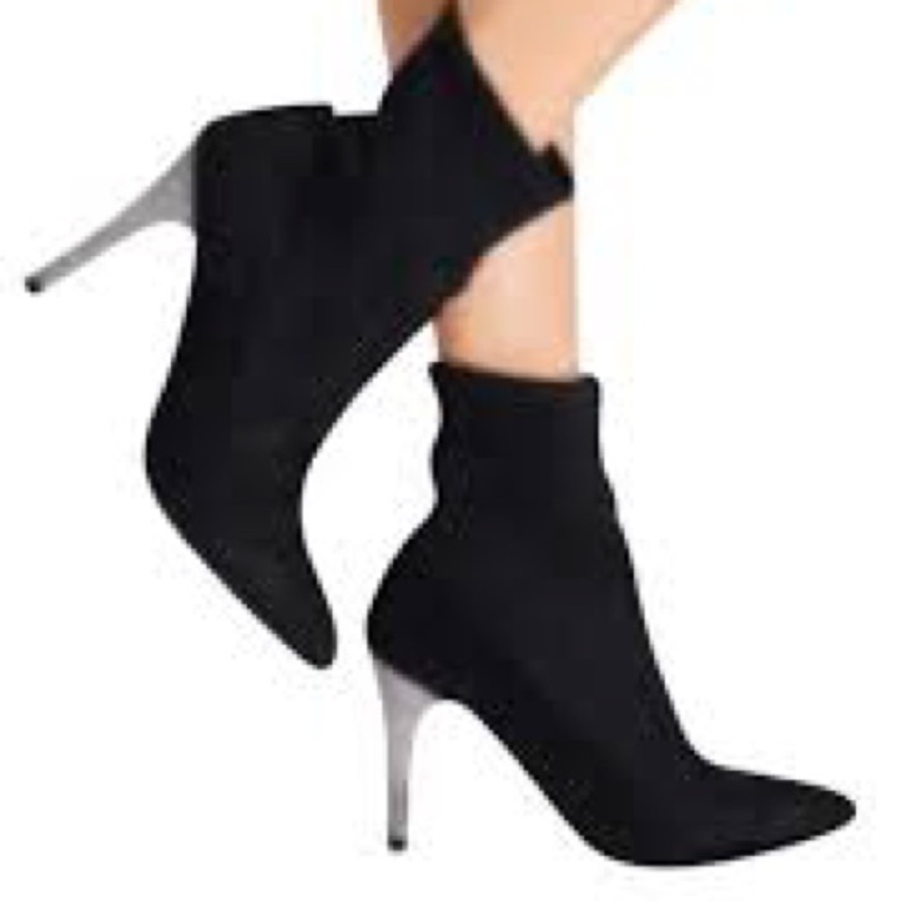 1️⃣ Nina Roxie bootie 6M black